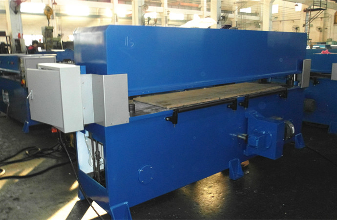 1100x1600mm Hydraulic cutting machine with large table